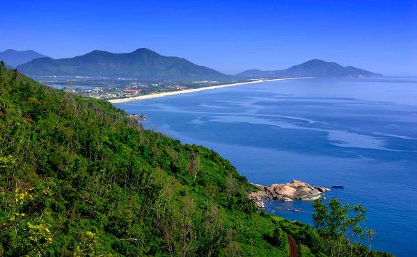 Lang-Co-Beach-in-Hue-Vietnam-3